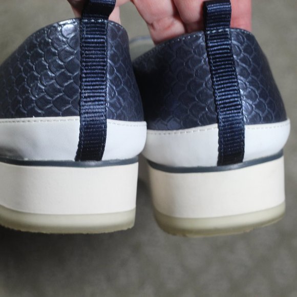 Baretraps Hope Women's 8M Blue Faux Snakeskin Embossed Heeled Loafers Shoes - Picture 5 of 6